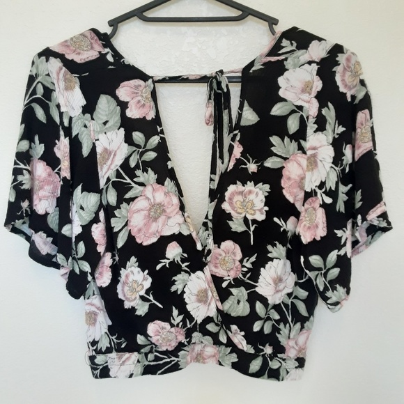🌺Xhilaration Peony Floral Crop Top🌺 - Picture 4 of 8